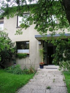 Hausfassade / Außenansichten 'Reihenhaus grau in grau Zuhaus'