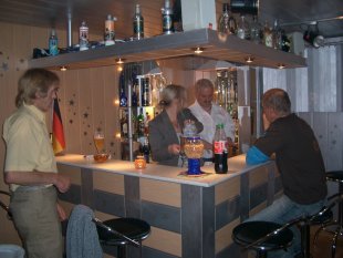 Klassisch 'Keller-Partyraum/Bar'